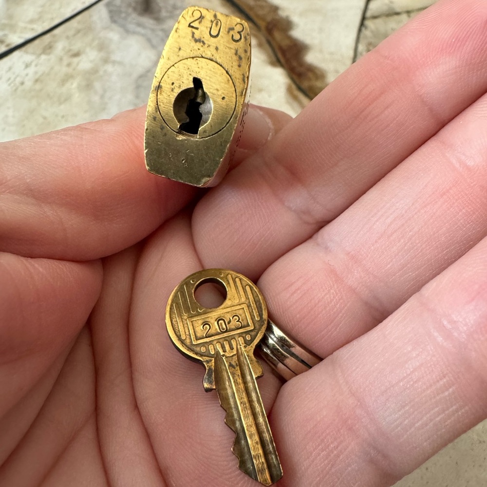 Listing for ONLY ONE 200 series Louis Vuitton Lock and Key - 203, 205 or 222 - Picture 13 of 13